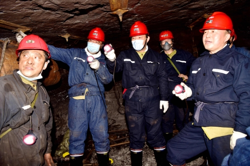 20210501  王佳喜七矿检查慰问1