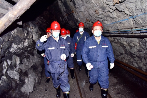 2022-01-25于会军、王戈等领导深入建设矿322采煤工作面检查技改工程进展情况1