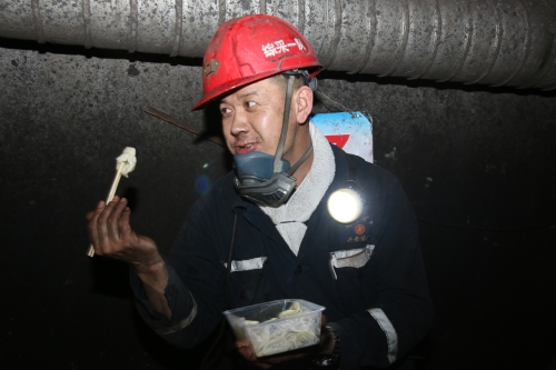 元旦、春节井下矿工吃饺子吃饺子